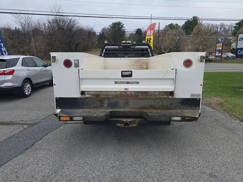 Used 2022 GMC Sierra 3500 Pro w/ Convenience Package image 4