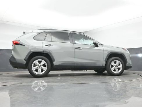 Used 2021 Toyota RAV4 XLE w/ Convenience Package FWD image 17