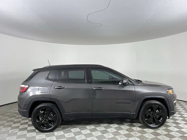 Used 2020 Jeep Compass Latitude FWD image 3
