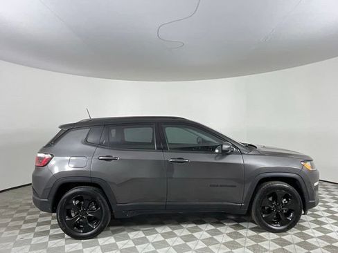 Used 2020 Jeep Compass Latitude FWD image 3