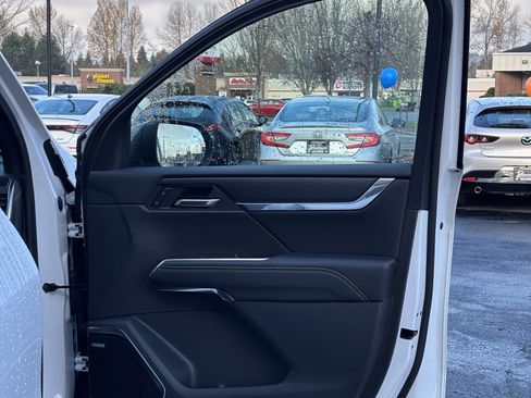 Used 2024 GMC Acadia Elevation image 11