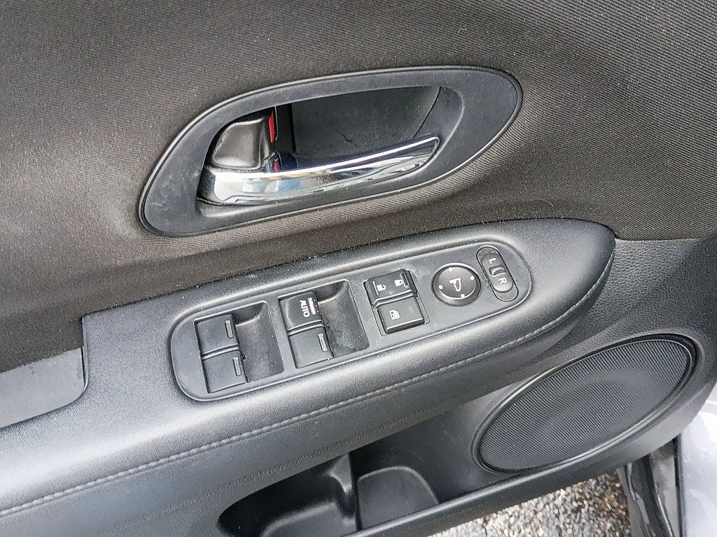 Used 2016 Honda HR-V LX image 17