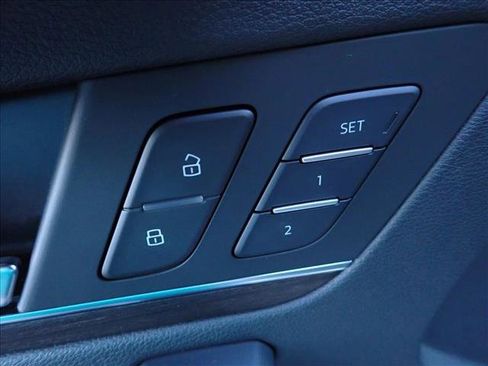 Used 2025 Audi Q5 e Premium Plus w/ Premium Plus Package image 16