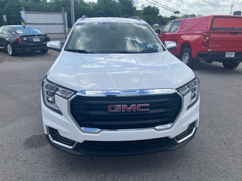 Used 2022 GMC Terrain SLE w/ Driver Convenience Package FWD image 2