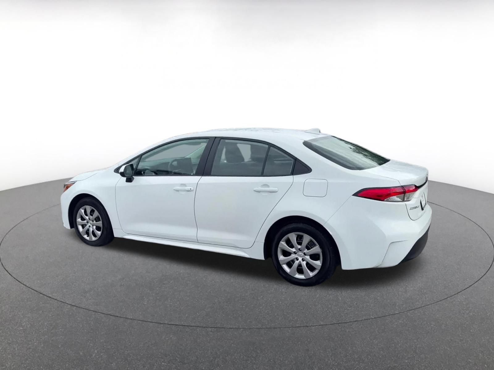 Used 2025 Toyota Corolla LE FWD image 8
