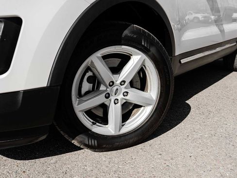 Used 2016 Ford Explorer XLT w/ Equipment Group 202A image 18