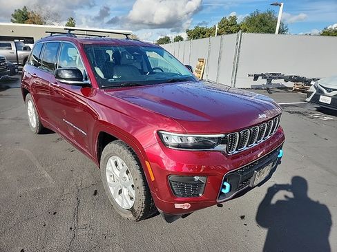 Used 2022 Jeep Grand Cherokee Overland w/ Advanced Protech Group III image 7