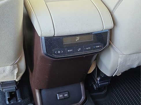 Used 2022 Toyota Highlander XLE image 17