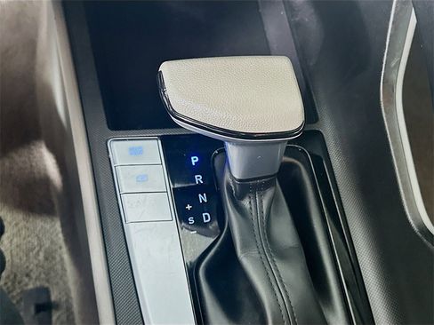 Used 2024 Hyundai Elantra SEL image 16