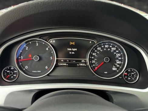 Used 2016 Volkswagen Touareg Executive image 18