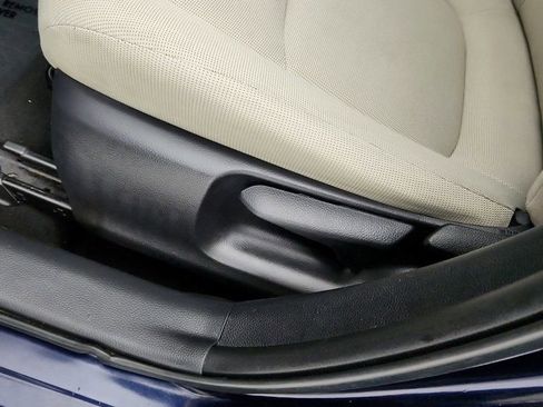 Used 2020 Toyota Corolla LE image 11