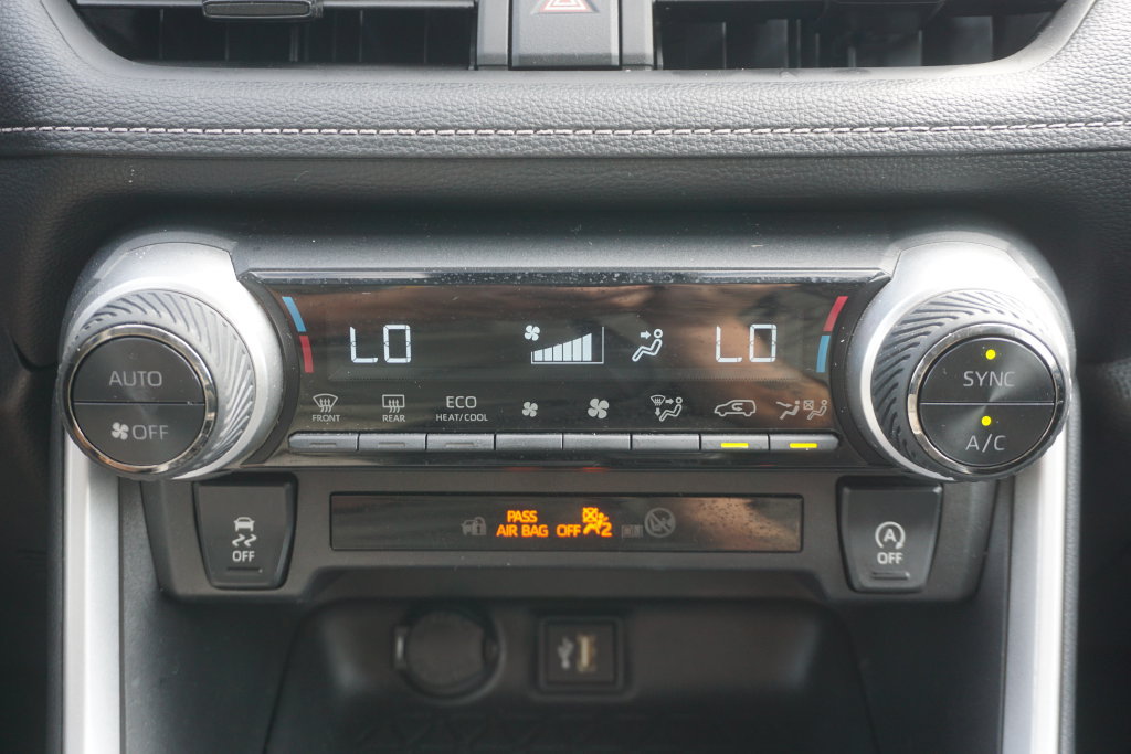 Used 2024 Toyota RAV4 XLE FWD image 11