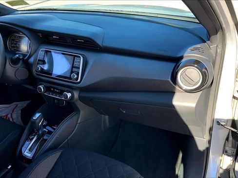 Used 2018 Nissan Kicks SV image 16