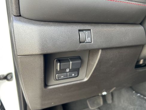 Used 2023 Chevrolet Colorado Z71 w/ Z71 Convenience Package 2 image 16