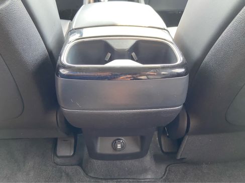 Used 2025 Kia Telluride S FWD image 19