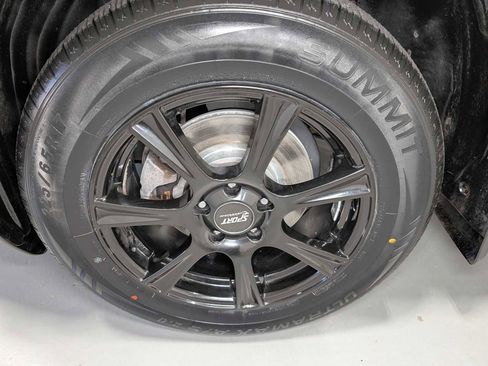 Used 2019 Toyota RAV4 LE image 3