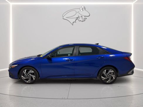 Used 2025 Hyundai Elantra Sport FWD image 2
