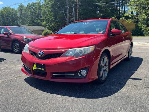 Used 2014 Toyota Camry SE FWD image 4