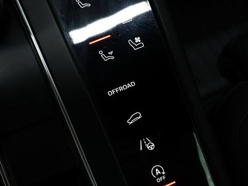 Used 2023 Porsche Macan AWD/4WD image 35