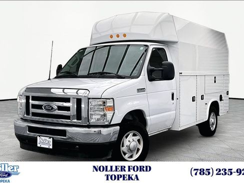 Used 2025 Ford E-350 and Econoline 350 Super Duty w/ Power Equipment Group RWD image 1