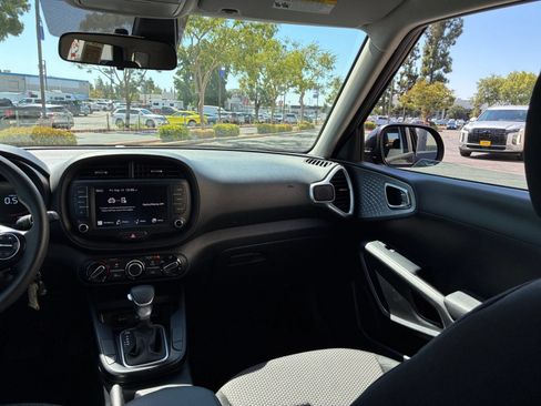 Used 2025 Kia Soul LX w/ LX Technology Package FWD image 33