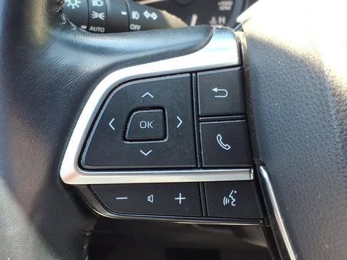 Used 2021 Toyota Highlander XLE AWD/4WD image 7