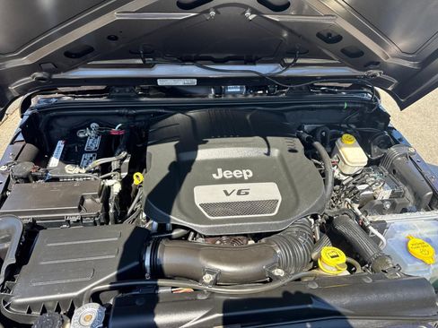 Used 2014 Jeep Wrangler Unlimited Sport w/ Quick Order Package 24S AWD/4WD image 12