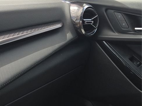 Used 2025 Chevrolet Equinox LT FWD image 15