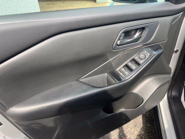Used 2024 Nissan Rogue S AWD/4WD image 12