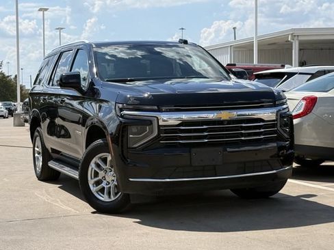 Used 2025 Chevrolet Tahoe LT AWD/4WD image 2