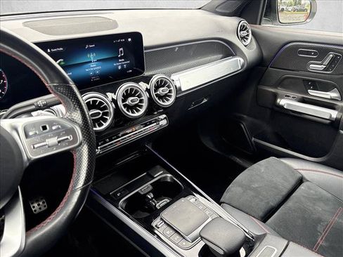 Used 2021 Mercedes-Benz GLB 250 4MATIC image 16