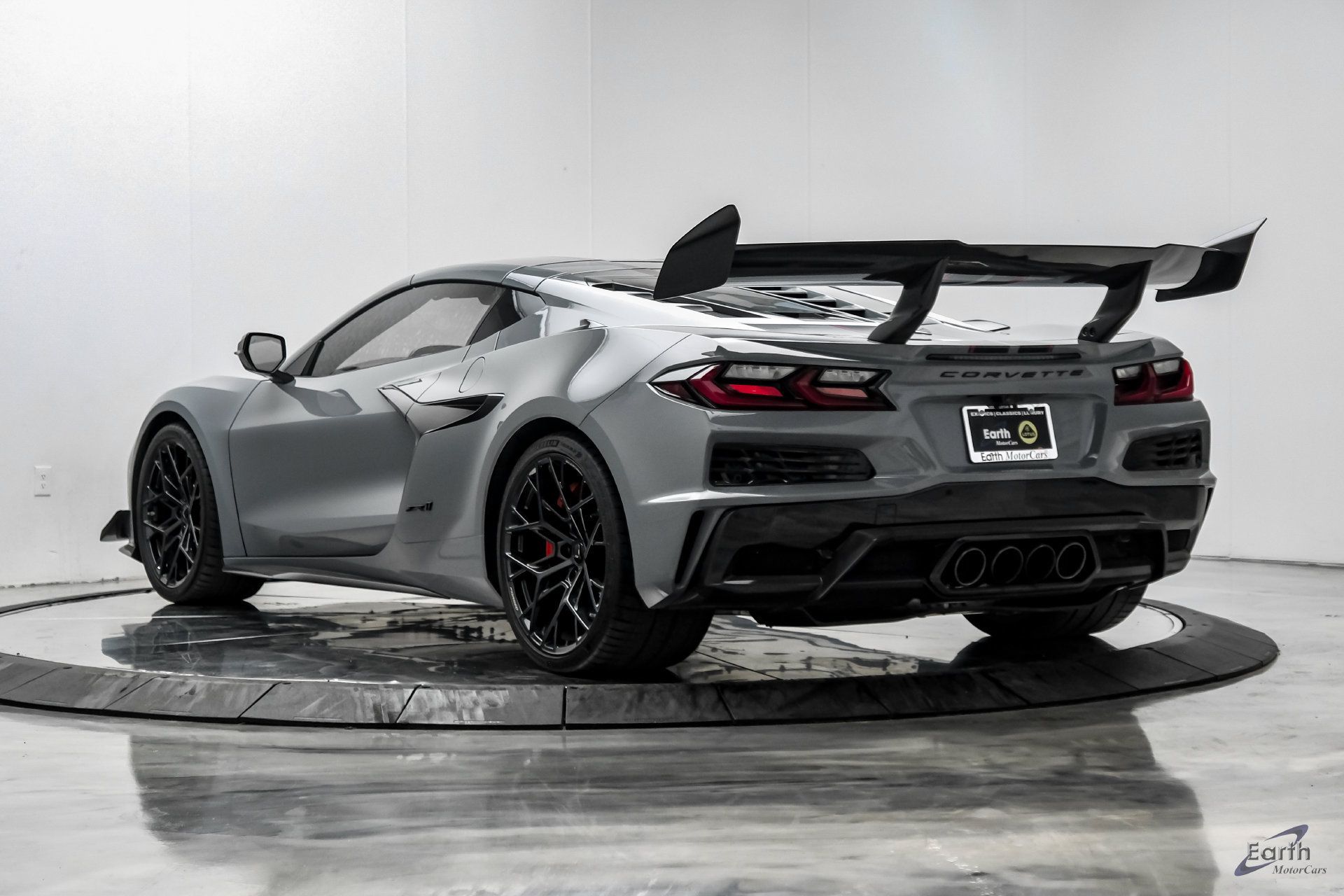 Used 2025 Chevrolet Corvette ZR1 w/ ZR1 Carbon Fiber Aero Package RWD image 14