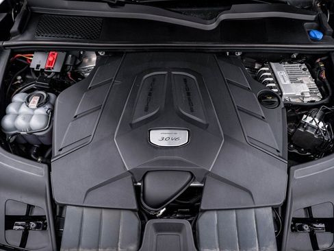 Certified 2023 Porsche Cayenne Coupe image 29