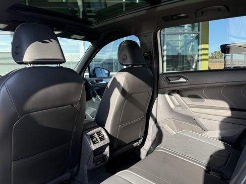 Used 2024 Volkswagen Tiguan SEL R-Line image 36