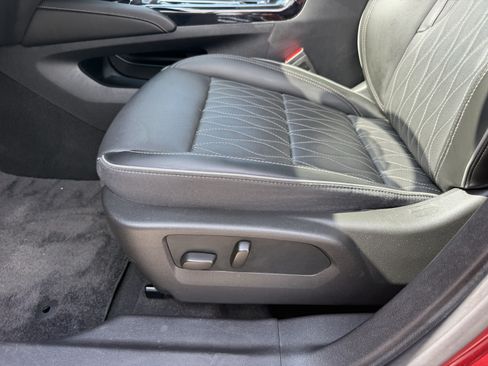 Used 2022 Buick Envision Avenir w/ Technology Package II FWD image 30