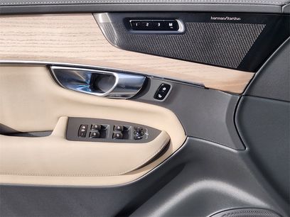 New 2026 Volvo XC90 B6 Ultra w/ Protection Package
