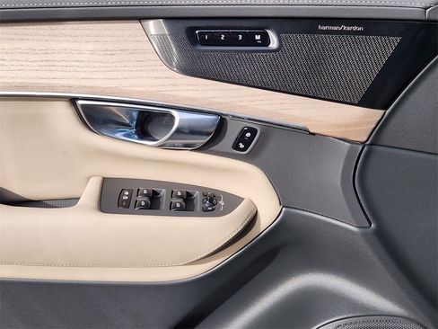 New 2026 Volvo XC90 B6 Ultra w/ Protection Package image 3