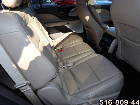 Used 2020 Lincoln Aviator Reserve w/ Equipment Group 202A image 25