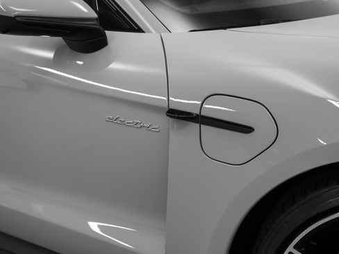 New 2025 Porsche Taycan image 17