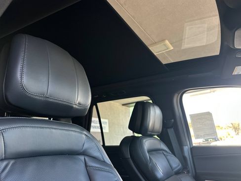 New 2026 Lincoln Navigator L Reserve w/ Jet Appearance Package AWD/4WD image 17