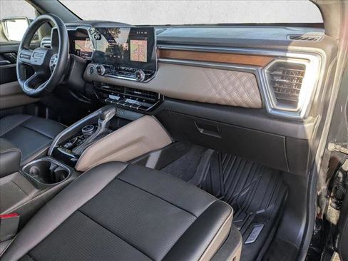 Used 2023 GMC Canyon Denali w/ Denali Black Edition image 21