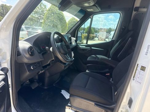 Used 2024 Mercedes-Benz Sprinter 2500 image 9