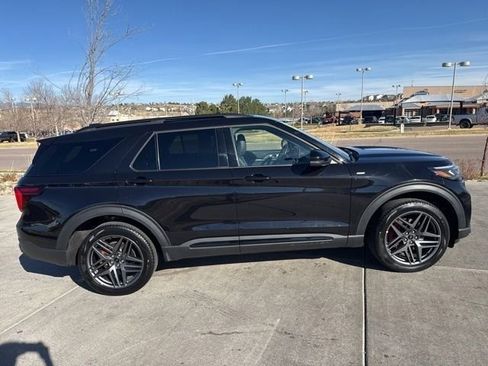 Used 2025 Ford Explorer ST-Line w/ ST-Line Street Pack image 9