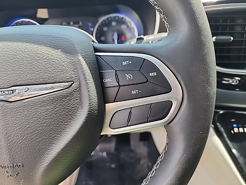 Used 2023 Chrysler Voyager LX FWD image 13