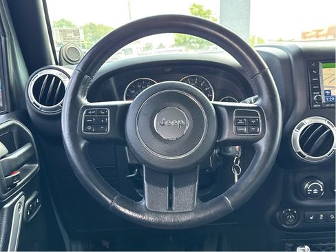 Used 2014 Jeep Wrangler Unlimited Sahara w/ Dual Top Group AWD/4WD image 13