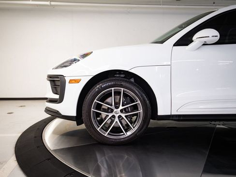 Certified 2023 Porsche Macan AWD/4WD image 11