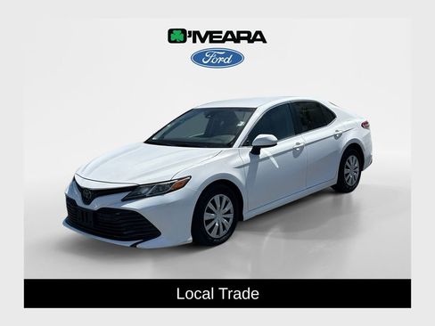 Used 2018 Toyota Camry LE FWD image 1
