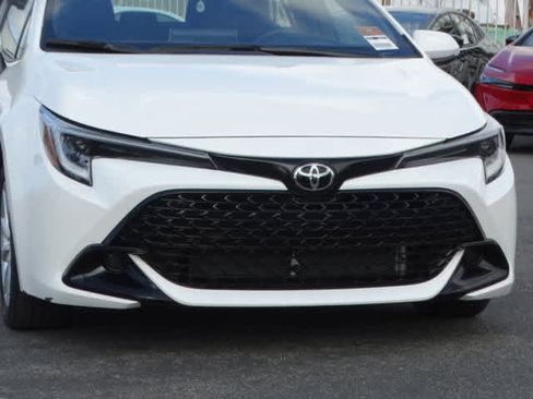 Used 2025 Toyota Corolla SE image 4