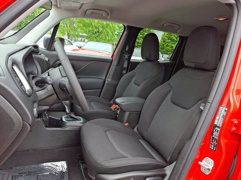 New 2023 Jeep Renegade Latitude AWD/4WD image 24