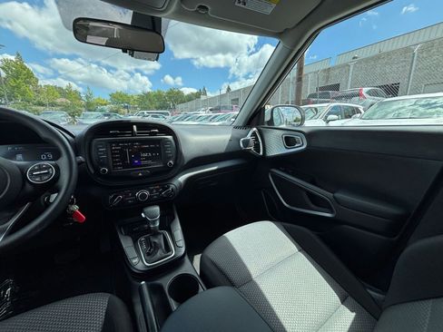Used 2025 Kia Soul LX w/ LX Technology Package FWD image 33